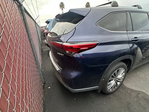 Used 2023 Toyota Highlander Platinum image 4