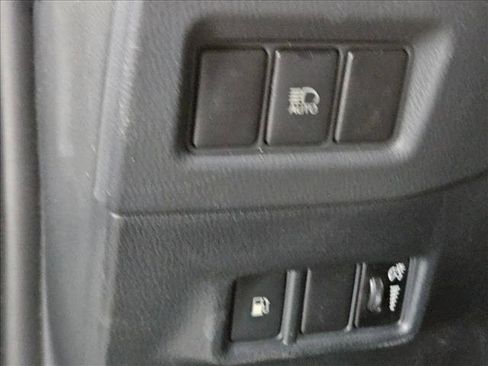 Used 2019 Toyota C-HR XLE image 10