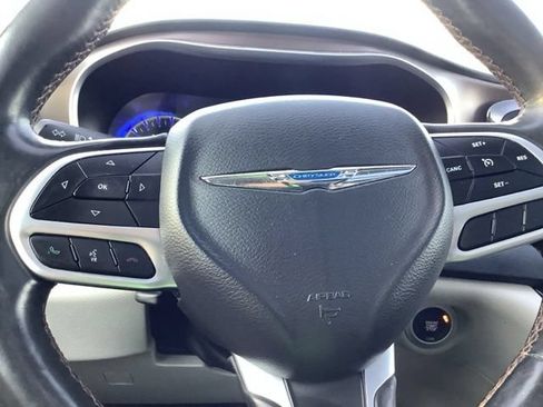 Used 2018 Chrysler Pacifica Touring-L Plus FWD image 33