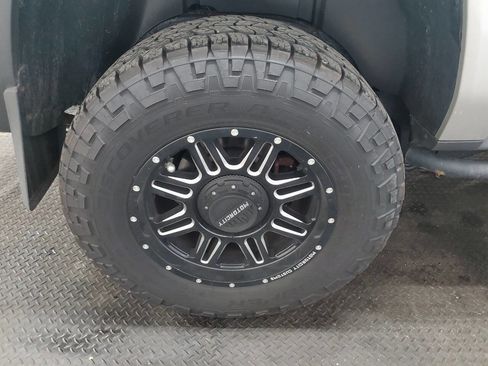 Used 2009 HUMMER H3T Luxury image 19