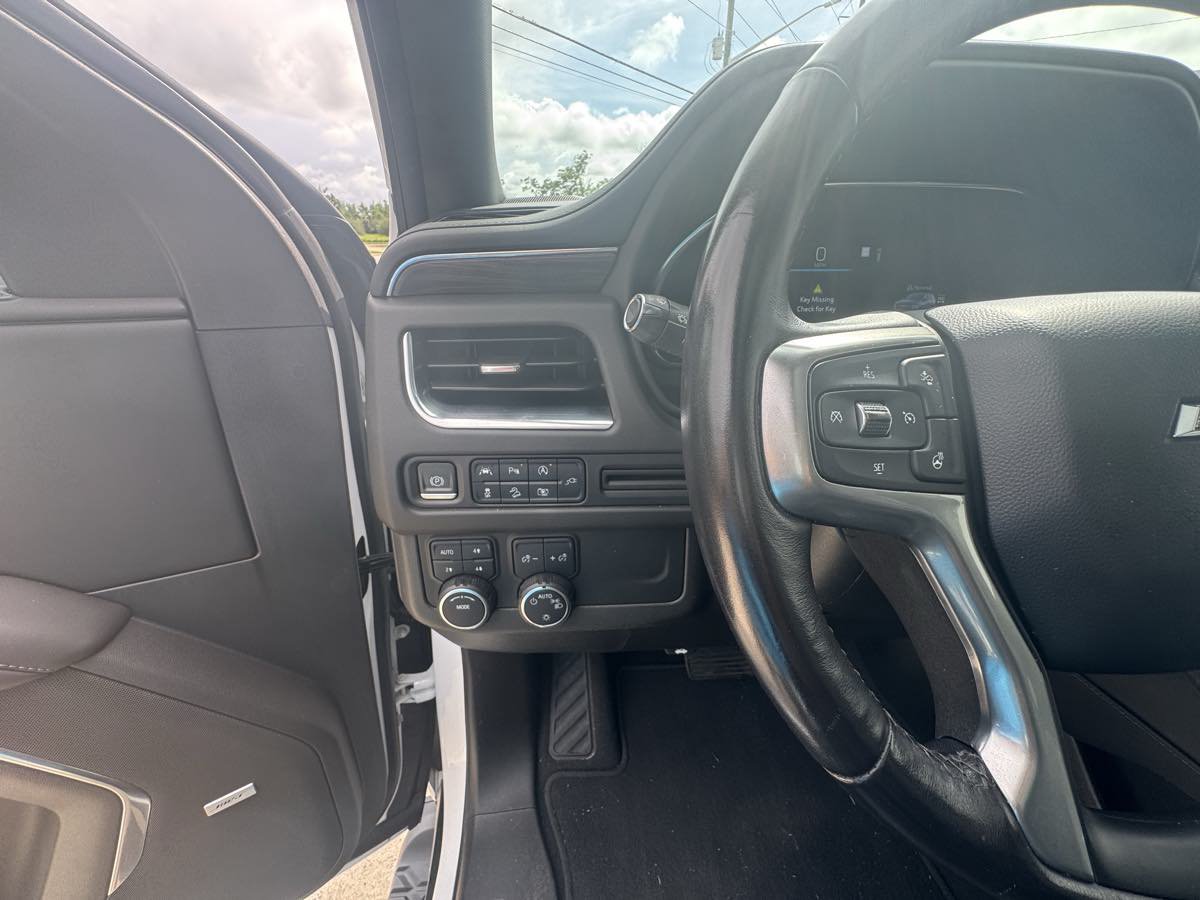 Used 2022 Chevrolet Tahoe Z71 w/ Luxury Package AWD/4WD image 19