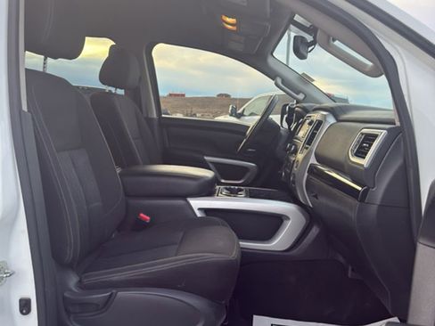Used 2017 Nissan Titan SV image 18