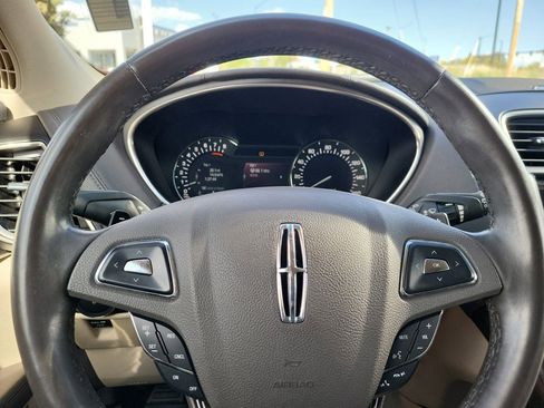 Used 2016 Lincoln MKX Reserve w/ Luxury Package image 18