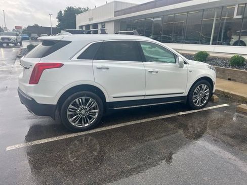 Used 2017 Cadillac XT5 Premium Luxury AWD/4WD image 2