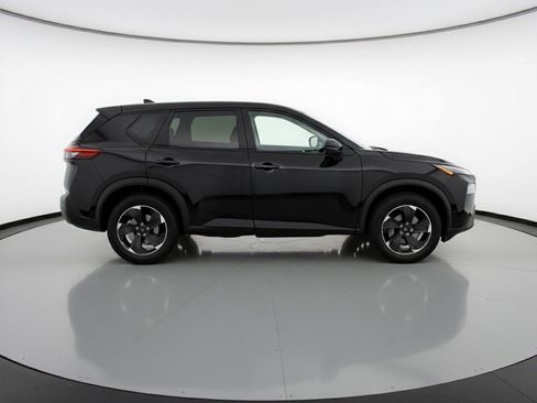 Used 2025 Nissan Rogue SV image 11