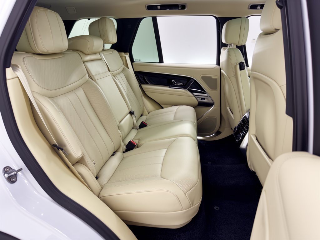 Used 2025 Land Rover Range Rover SE AWD/4WD image 29