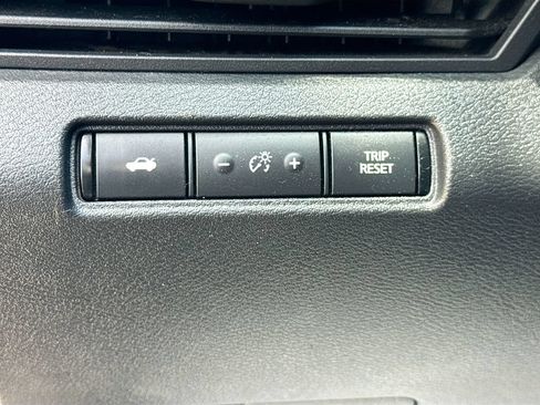 Used 2019 Nissan Altima 2.5 SR FWD image 11