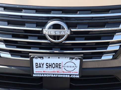 Certified 2025 Nissan Rogue SV image 33