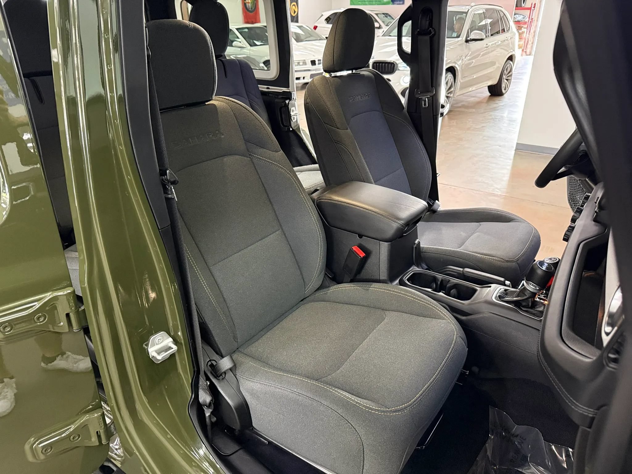 Used 2024 Jeep Wrangler Unlimited Sahara w/ Safety Group AWD/4WD image 11