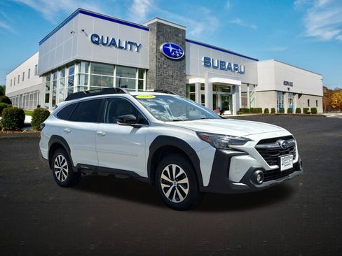 Used 2024 Subaru Outback Premium AWD/4WD image 2