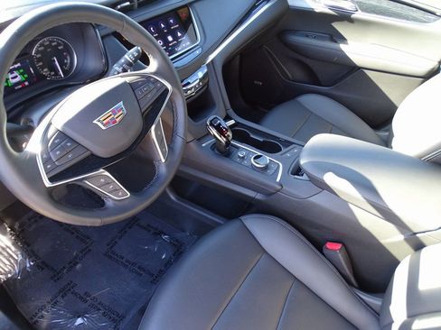 Used 2025 Cadillac XT5 Premium Luxury image 7