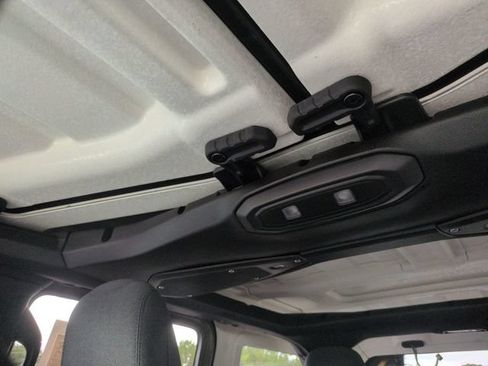 Used 2025 Jeep Wrangler Unlimited Sport AWD/4WD image 26