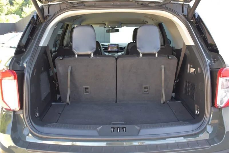 Used 2024 Ford Explorer XLT w/ Equipment Group 202A AWD/4WD image 30