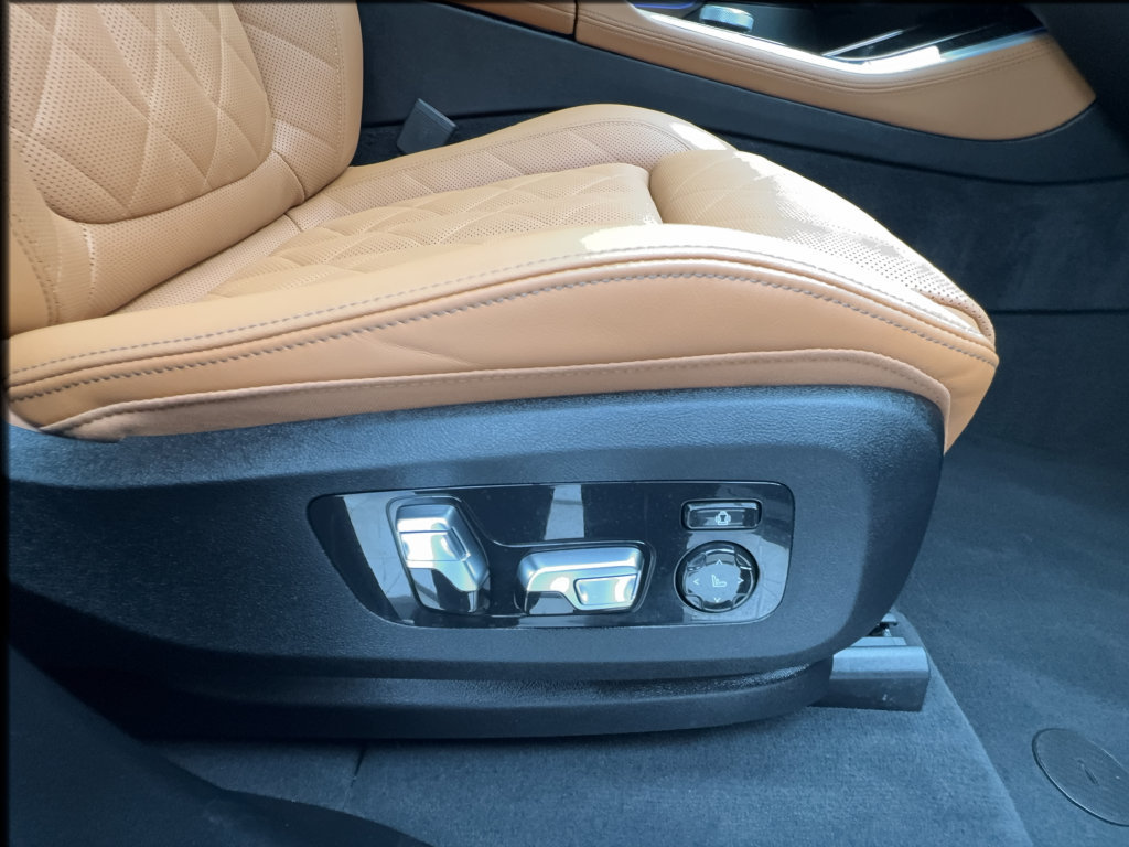 Used 2025 BMW X5 M60i AWD/4WD image 35