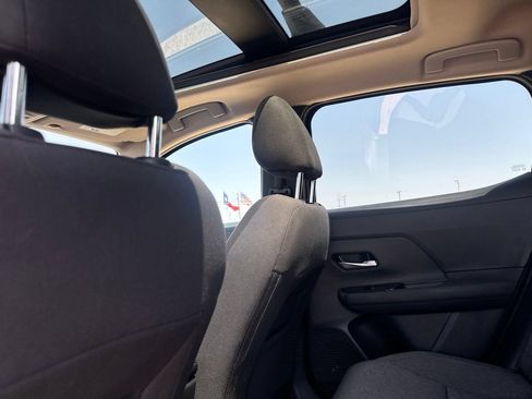 Used 2025 Nissan Kicks SV w/ SV Premium Package FWD image 33