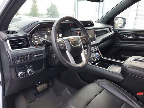Used 2022 GMC Yukon XL Denali image 19