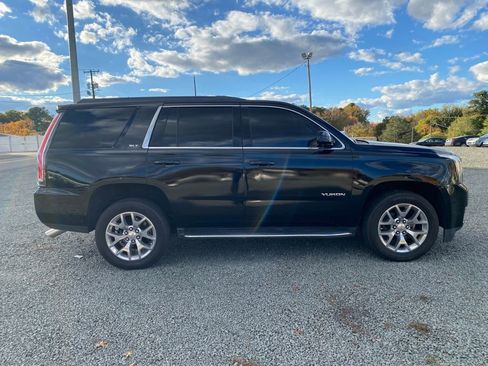 Used 2019 GMC Yukon SLT image 2