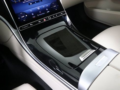 Certified 2025 Mercedes-Benz C 300 4MATIC Sedan image 21