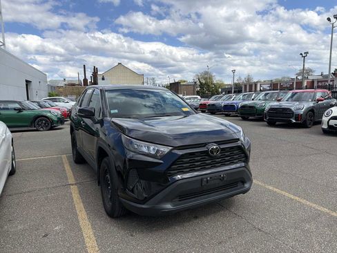 Used 2022 Toyota RAV4 LE AWD/4WD image 5