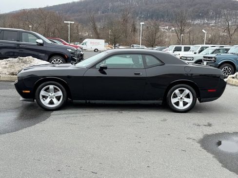 Used 2009 Dodge Challenger SE image 3
