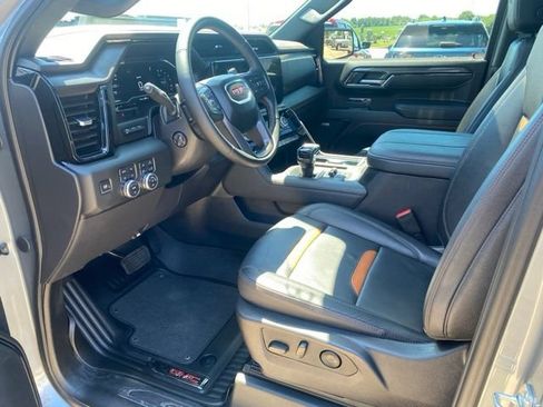 Used 2025 GMC Sierra 1500 AT4 w/ AT4 Premium Package AWD/4WD image 12