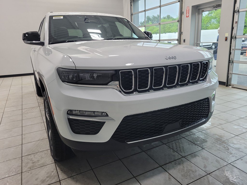 New 2025 Jeep Grand Cherokee Limited AWD/4WD image 35