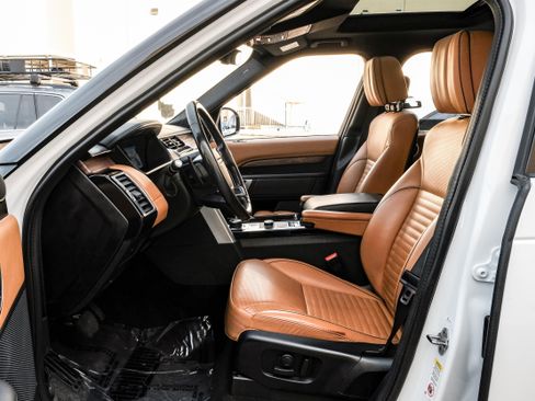 Used 2020 Land Rover Discovery HSE Luxury image 3