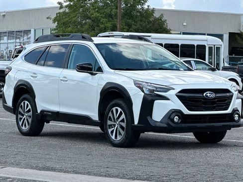 Used 2023 Subaru Outback Premium AWD/4WD image 10