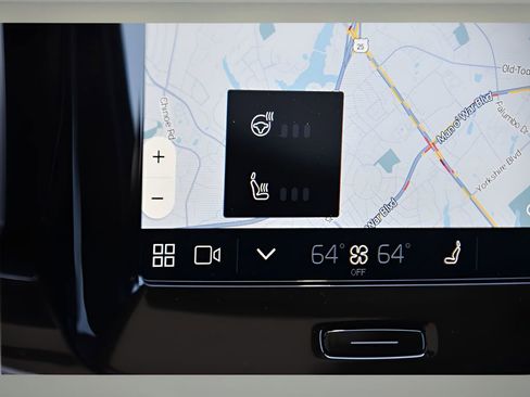 Certified 2025 Volvo XC40 B5 Plus w/ Protection Package Premier image 20