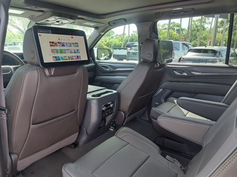 Used 2024 GMC Yukon XL Denali w/ Advanced Technology Package AWD/4WD image 12