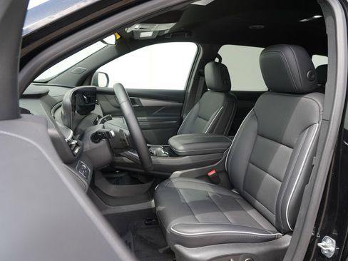 Used 2025 Buick Enclave Preferred AWD/4WD image 12