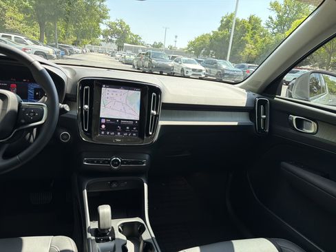 Certified 2024 Volvo XC40 B5 Core w/ Climate Package AWD/4WD image 31