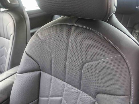 Used 2025 BMW i7 eDrive50 w/ M Sport Package image 21