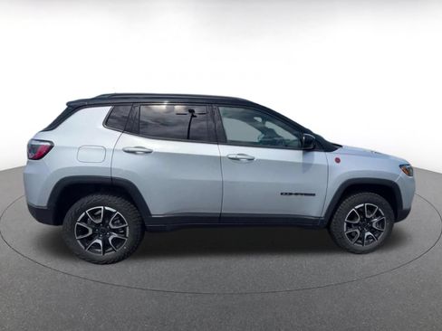 Used 2025 Jeep Compass Trailhawk AWD/4WD image 16