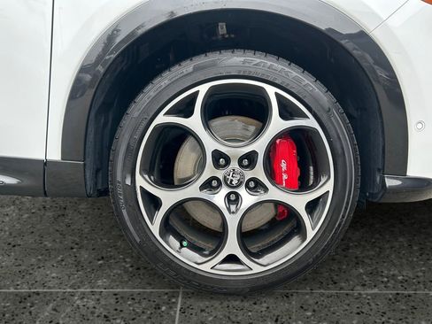 Used 2024 Alfa Romeo Tonale Veloce w/ Active Assist Package AWD/4WD image 9
