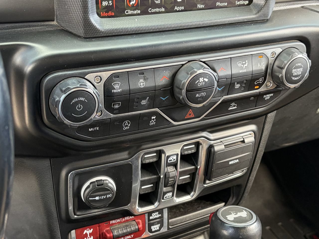 Used 2022 Jeep Wrangler Unlimited Rubicon w/ LED Lighting Group AWD/4WD image 29