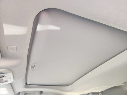 Used 2022 Toyota Highlander Limited FWD image 29