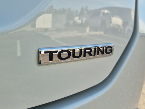 Used 2024 Honda Pilot Touring image 13