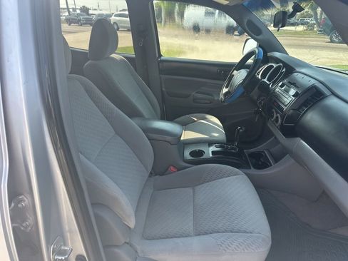 Used 2011 Toyota Tacoma PreRunner w/ Convenience Pkg RWD image 10