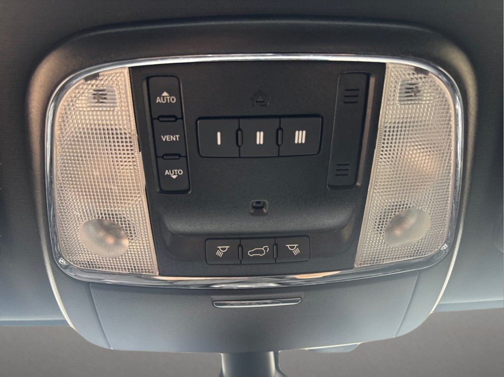 Used 2021 Jeep Grand Cherokee Limited AWD/4WD image 17