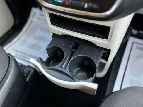 Used 2019 Dodge Grand Caravan SE image 15