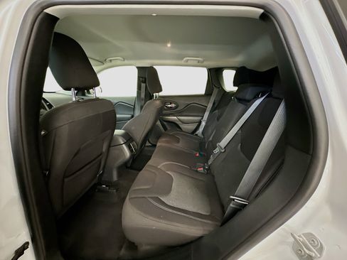 Used 2020 Jeep Cherokee Latitude w/ Cold Weather Group image 28