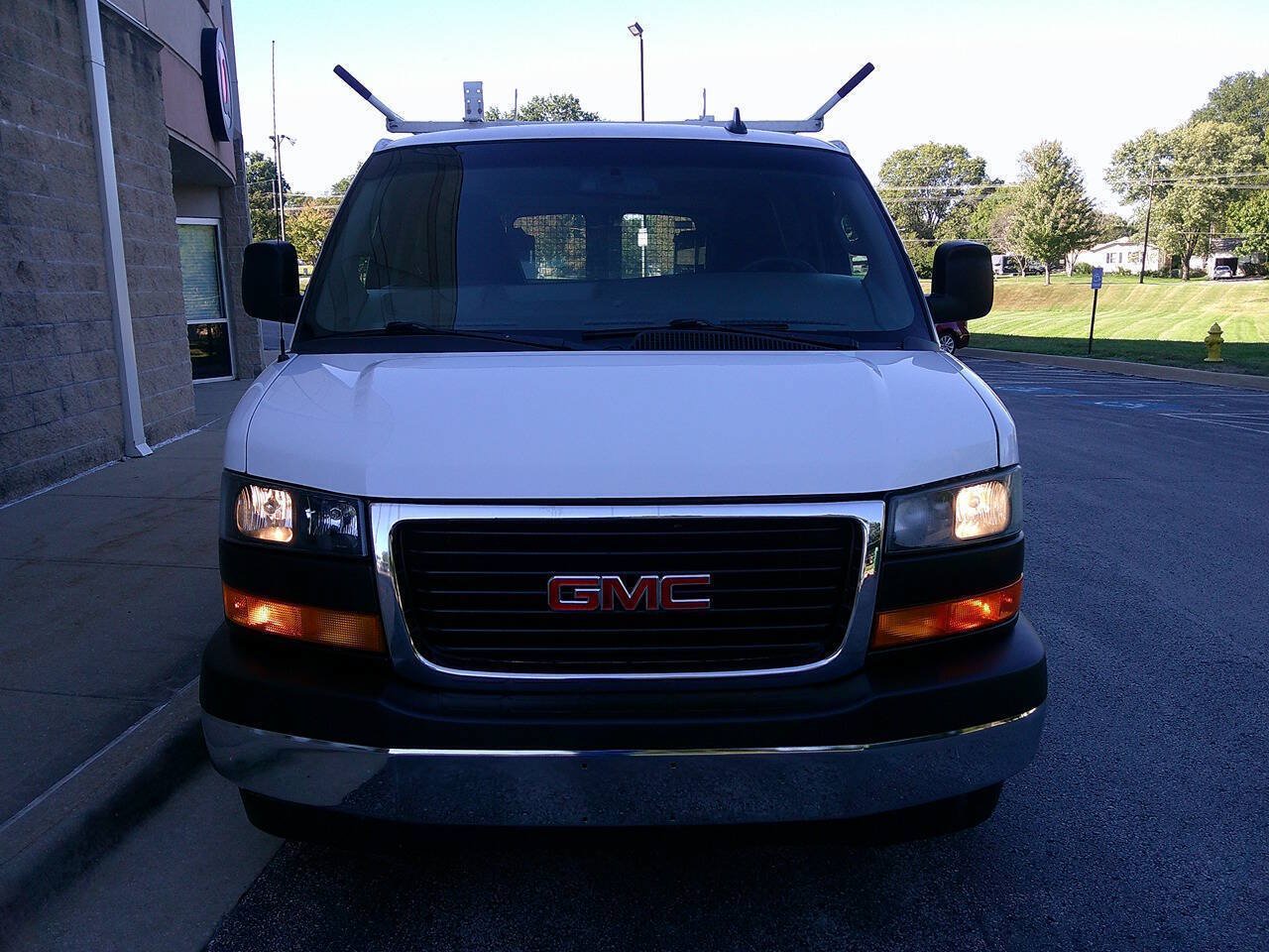 Used 2019 GMC Savana 2500 w/ Driver Convenience Package RWD image 3