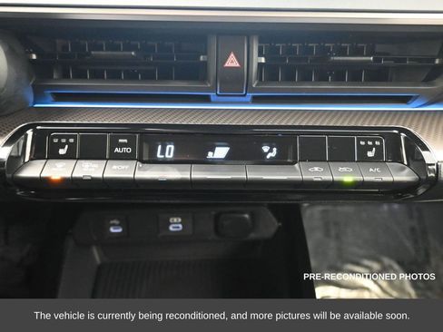 Used 2025 Toyota Prius XLE image 28