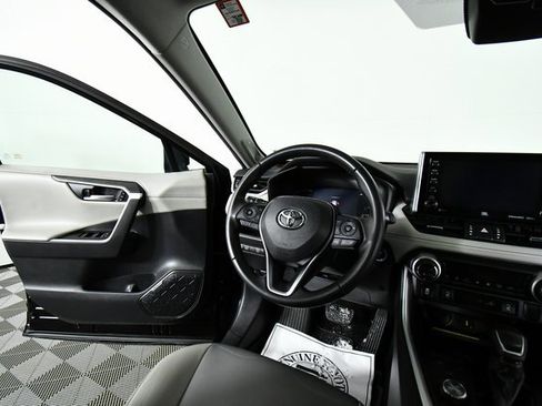 Used 2019 Toyota RAV4 Limited image 19