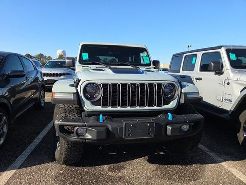 Used 2024 Jeep Wrangler Unlimited Rubicon 4xe image 3