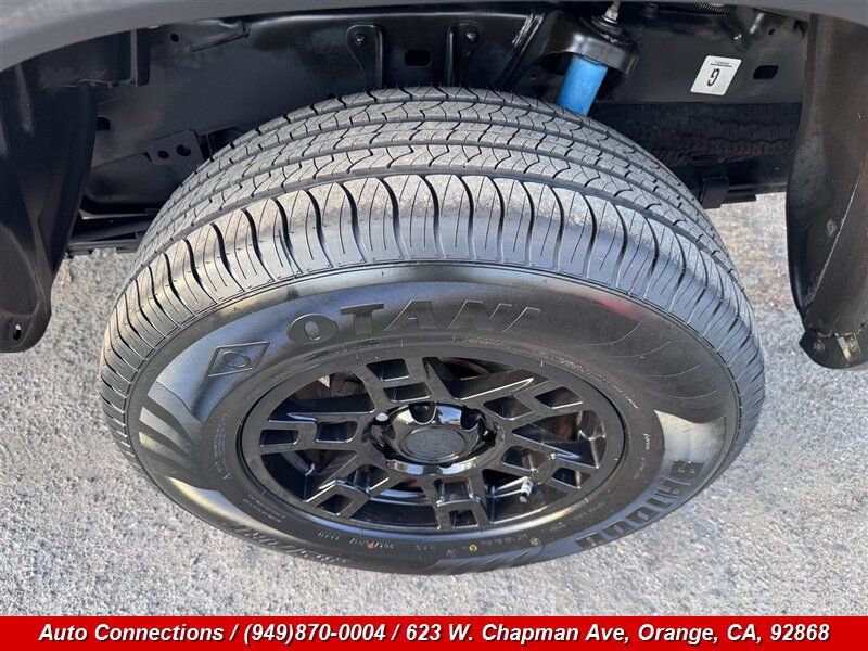 Used 2018 Toyota Tacoma TRD Off-Road w/ Technology Package AWD/4WD image 36