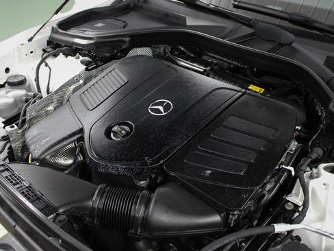 Used 2024 Mercedes-Benz GLC 300 image 41
