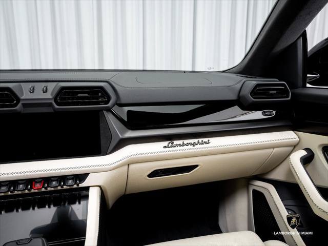 Used 2025 Lamborghini Urus S AWD/4WD image 36