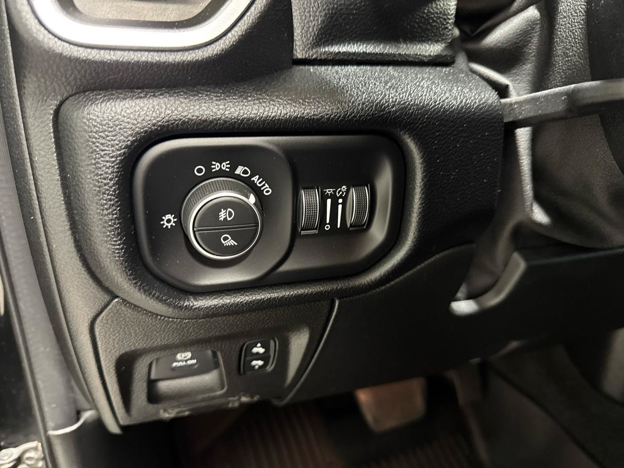 Used 2019 RAM 1500 Big Horn AWD/4WD image 16